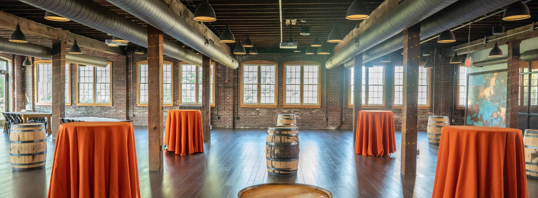 Tinker House Events reception with candlelight and plated dinner